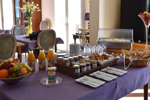 Desayuno continental todos los días (con cargo) 