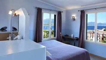 Chambre Deluxe double ou avec lits jumeaux, vue mer & Entree Privee | Minibar, safe på rommet, individuelt dekorert og individuelt innredet