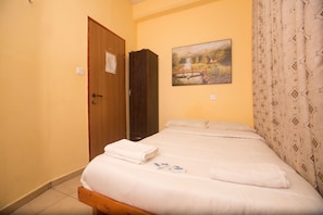 In-room safe, bed sheets