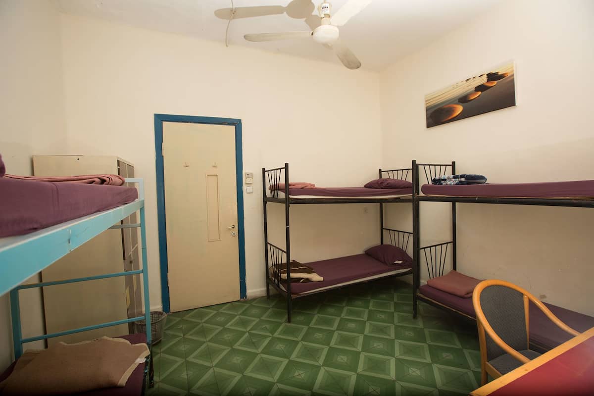 In-room safe, bed sheets