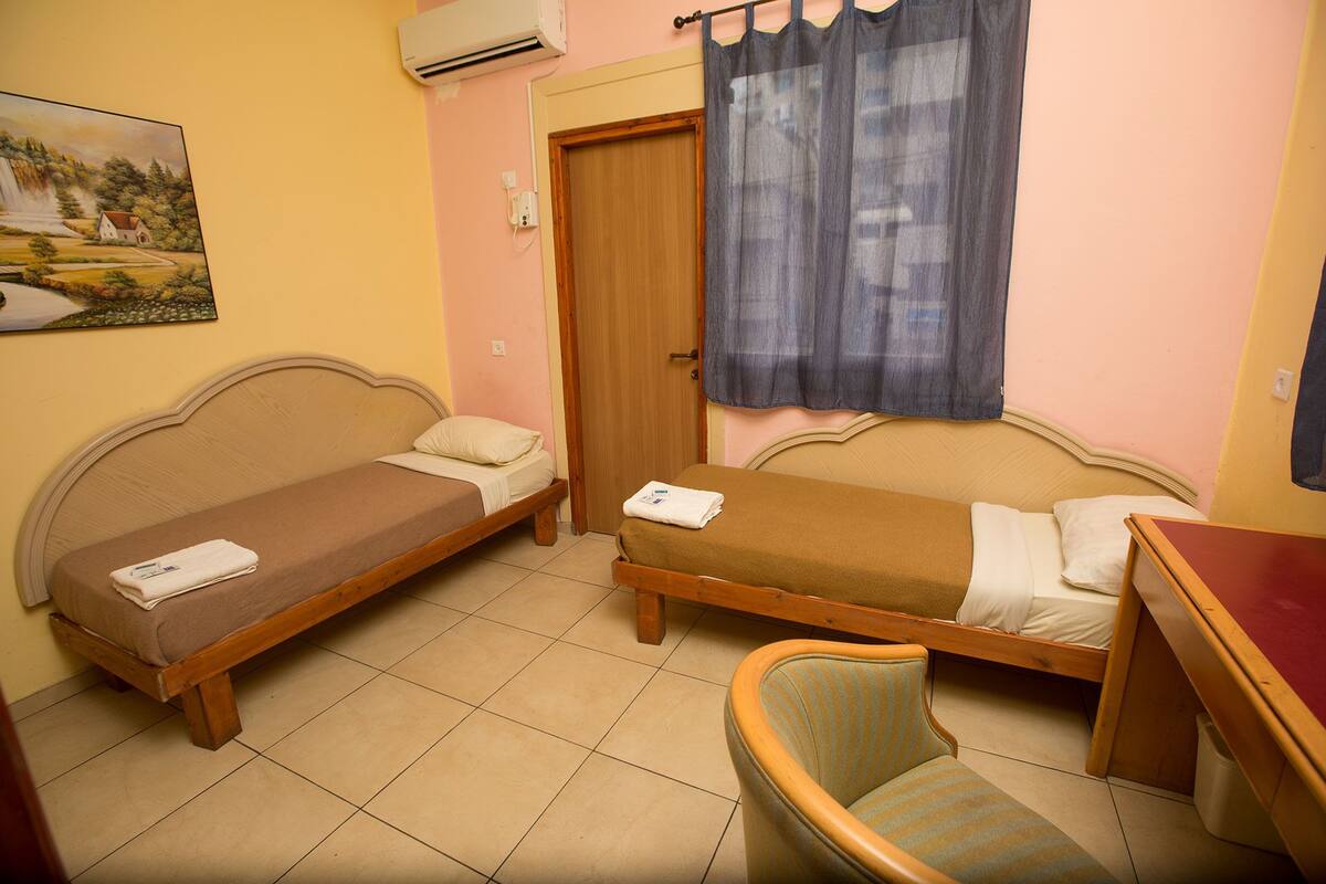 In-room safe, bed sheets