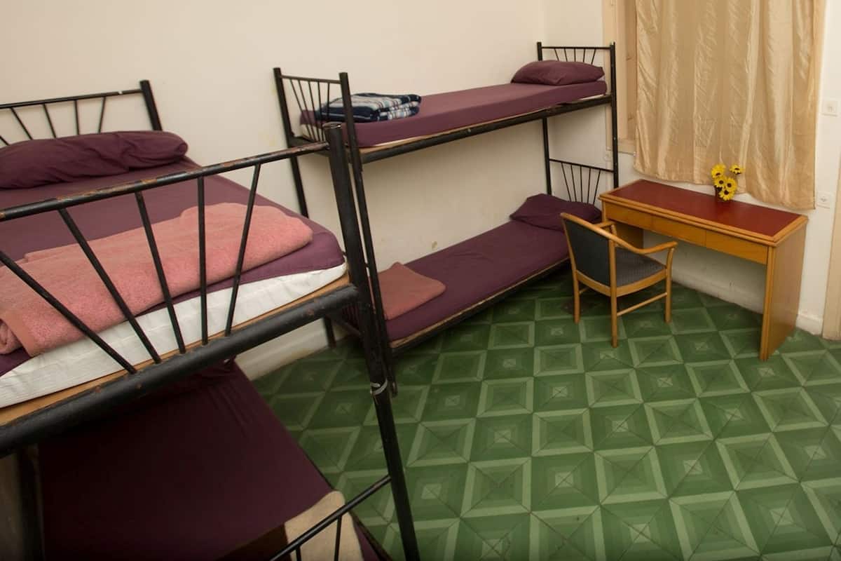 In-room safe, bed sheets