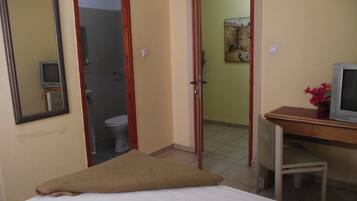 In-room safe, bed sheets