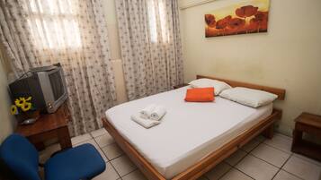 In-room safe, bed sheets