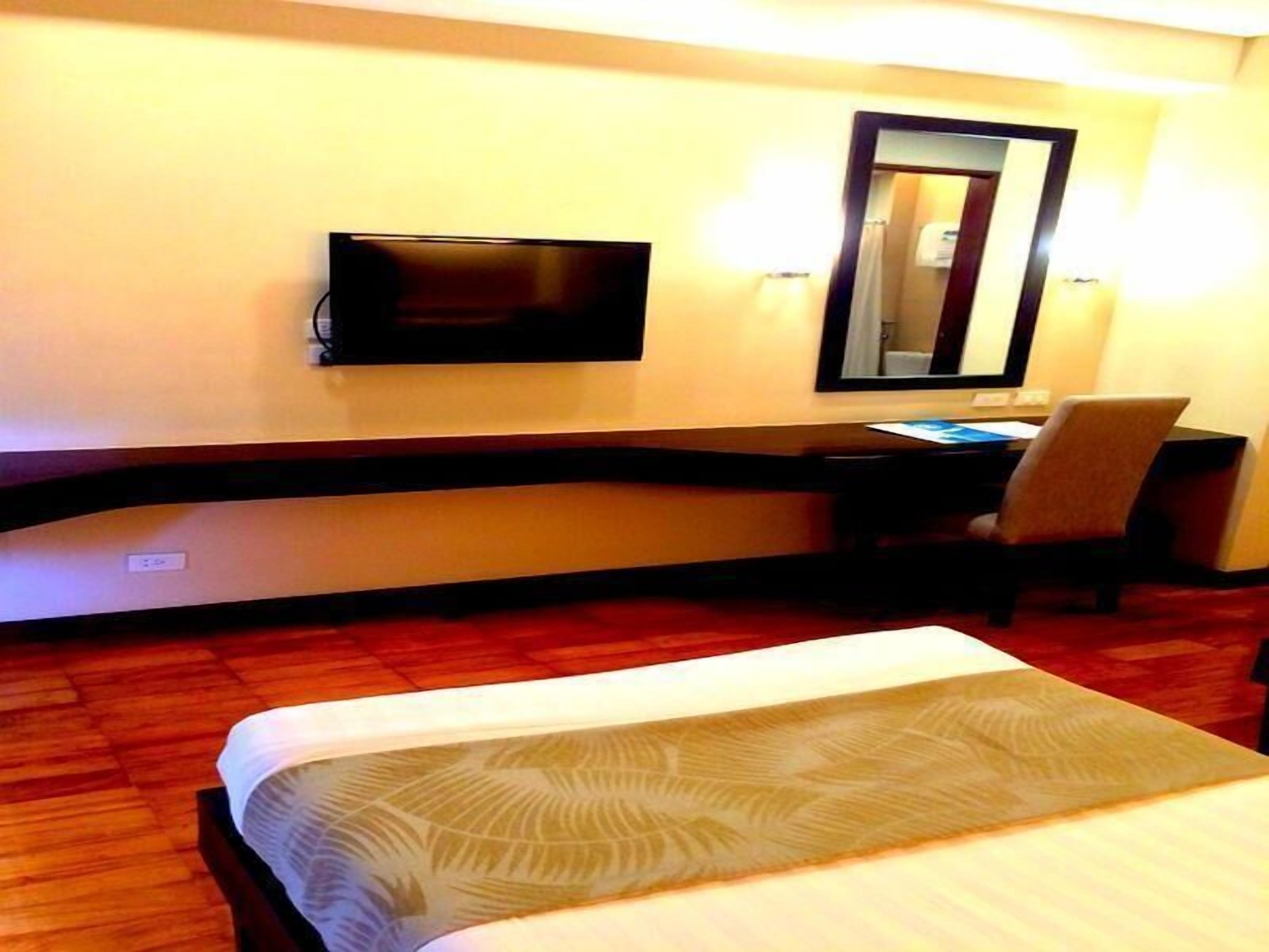 In-room safe, rollaway beds, free WiFi