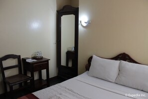 Standard Room, 1 Queen Bed | Free WiFi - Casa Rica Hotel (Vigan)
