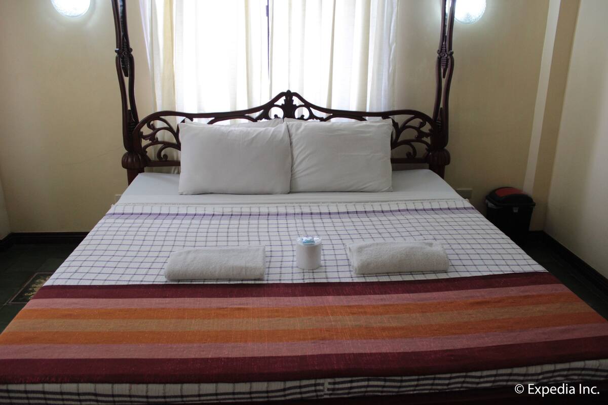 Family Room, 1 King Bed