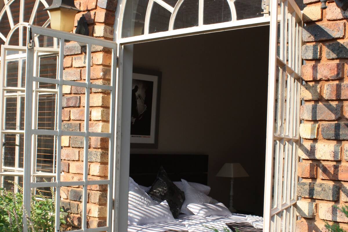 Premium bedding, in-room safe, desk, iron/ironing board (on request)