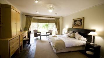 Standard King Room | Premium bedding, in-room safe, desk, iron/ironing board