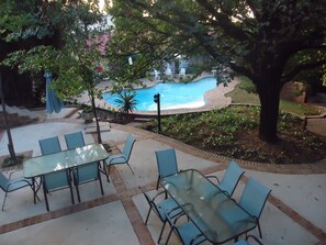 Outdoor dining - Amoris Guest House - Lynnwood (Pretoria)