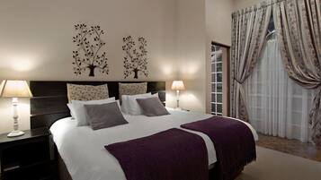 Deluxe Double Room, 1 Bedroom, Private Bathroom | Premium bedding, in-room safe, desk, iron/ironing board