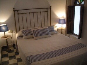 Caja de seguridad en la habitación y decoración personalizada 