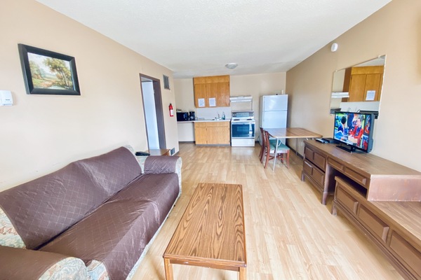 Deluxe Studio Suite, 2 Beds - Kitchen | Living area | 42-inch LCD TV with cable channels, TV