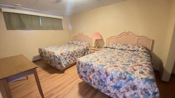 Deluxe Studio Suite, 2 Beds - Kitchen | Camas con pillow-top, escritorio y espacio para trabajar con laptop