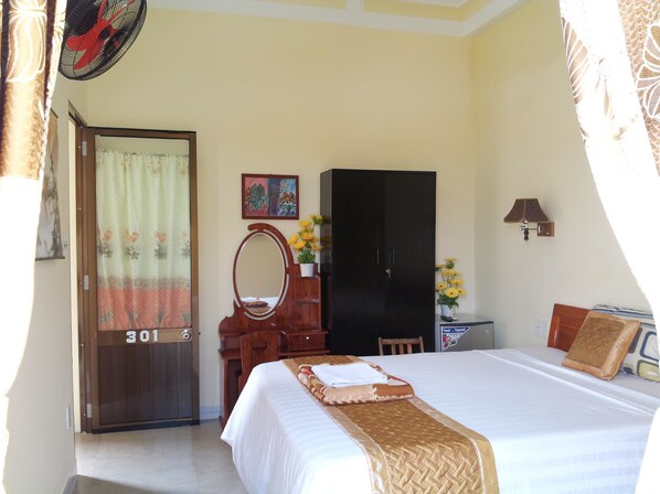 Minibar, coffre-fort, bureau, lit d’appoint (supplément)