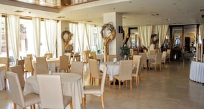Breakfast, dinner served; Mediterranean cuisine, pool views