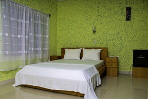 Memory-foam beds, in-room safe, individually decorated