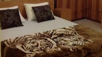 Deluxe-rum - 1 queensize-säng | Memory foam-madrasser och värdeförvaringsskåp på rummet