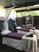Couples treatment rooms, body treatments, aromatherapy
