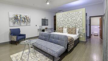 Luxury-Doppelzimmer, 1 King-Bett | Hochwertige Bettwaren, Minibar, Zimmersafe, individuell dekoriert