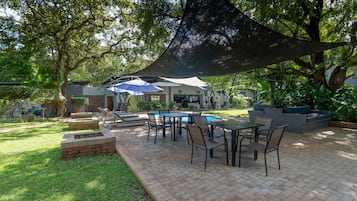 Outdoor pool, free pool cabanas, pool umbrellas