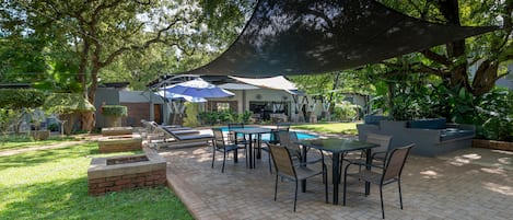 Outdoor pool, free cabanas, pool umbrellas