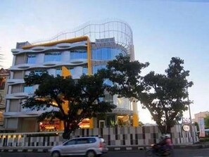 Exterior - Hotel 61 (Medan)