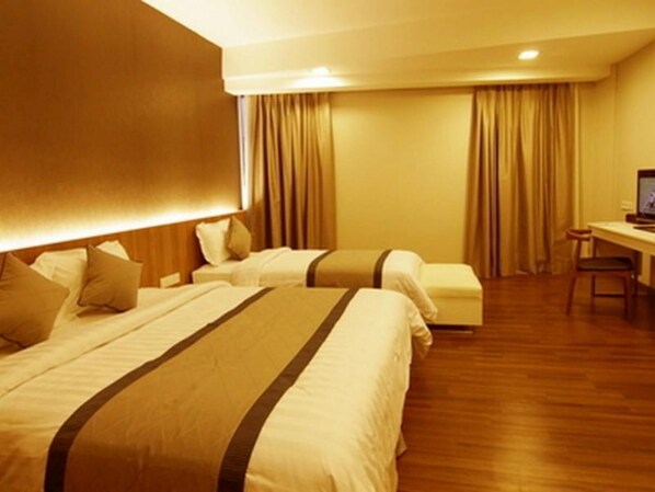 Deluxe Room (Family) | Minibar, in-room safe, iron/ironing board, free WiFi