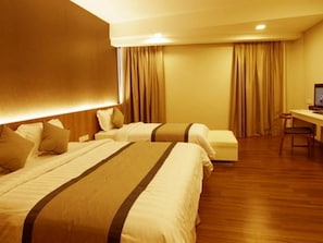 Chambre Deluxe (Family) | Minibar, coffres-forts dans les chambres, fer et planche Ă repasser