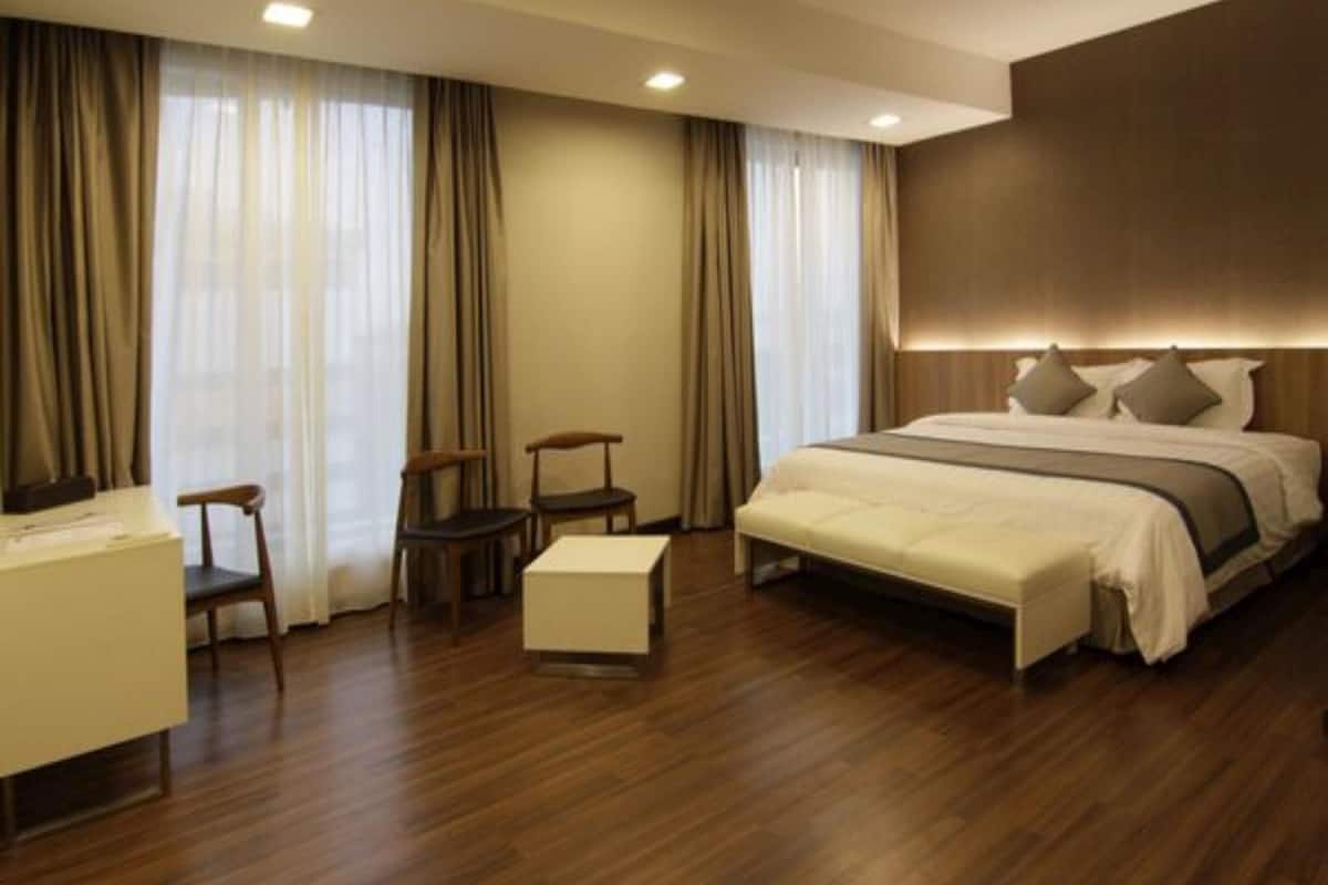 Suite | Minibar, coffres-forts dans les chambres, fer et planche Ă repasser