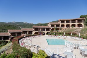 屋外プール、サンラウンジャー