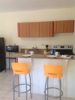 Standard Condo, 2 Bedrooms, Ocean View | Private kitchen