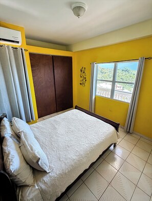 Deluxe-Apartment, 2 Schlafzimmer | 2 Schlafzimmer, individuell eingerichtet, Bügeleisen/Bügelbrett