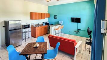 Standard Condo, 2 Bedrooms, Ocean View | Living area