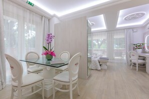 Premium bedding, down comforters, minibar, in-room safe - Paradiso Hotel Bovelacci (Cervia)