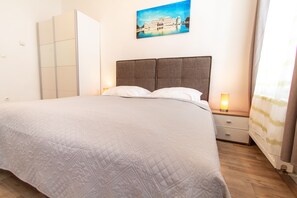 Studio | Iron/ironing board, free cribs/infant beds, free WiFi, bed sheets - Apartment Puchsbaumgasse (Vienna)