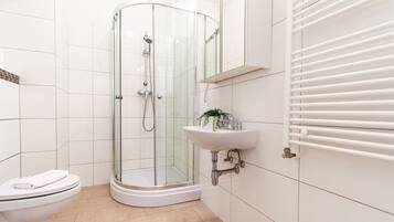 Apartment, 1 Bedroom | Bathroom | Shower, hair dryer, towels