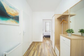 Tabla de planchar con plancha, cunas gratuitas y wifi gratis 