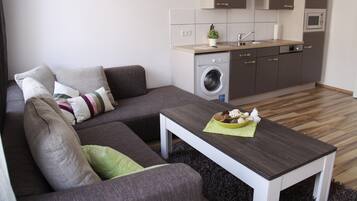 Comfort-Apartment, 1 Schlafzimmer | Wohnzimmer | 32-Zoll-Flachbildfernseher mit Kabelempfang, Fernseher, DVD-Player