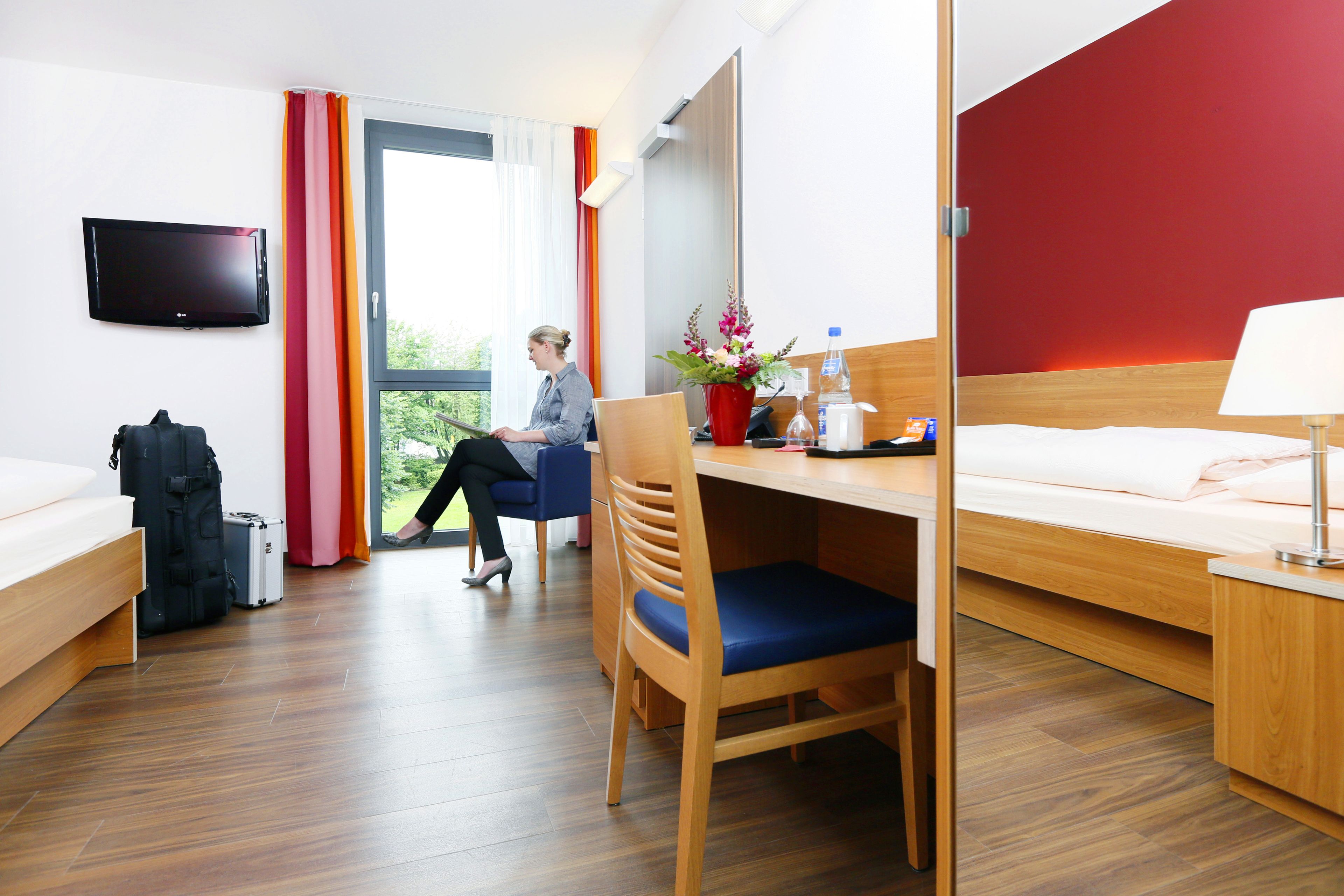 single room, non smoking | hypo-allergenic bedding, in-room safe, desk, blackout curtains