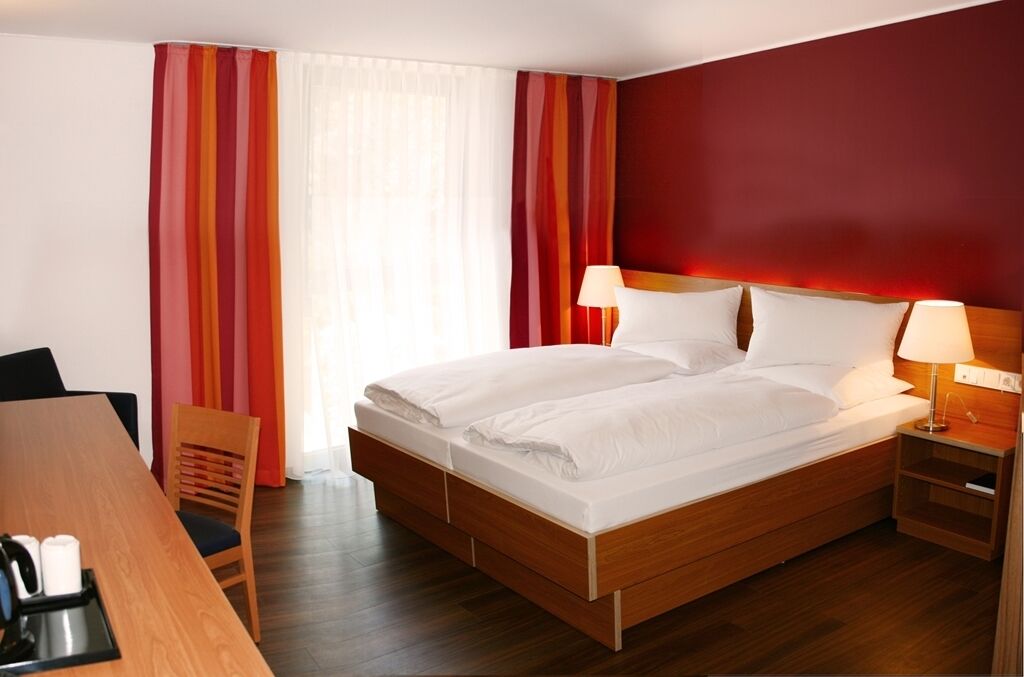 Hypo-allergenic bedding available, in-room safe, desk, blackout drapes