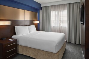 Desk, laptop workspace, blackout curtains, iron/ironing board - Residence Inn Atlanta NE/Duluth Sugarloaf (Duluth)