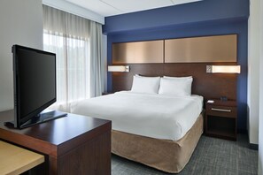 1 bedroom, desk, laptop workspace, blackout drapes