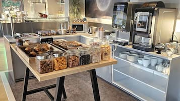 Buffet breakfast on weekdays (EUR 11.9 per person)
