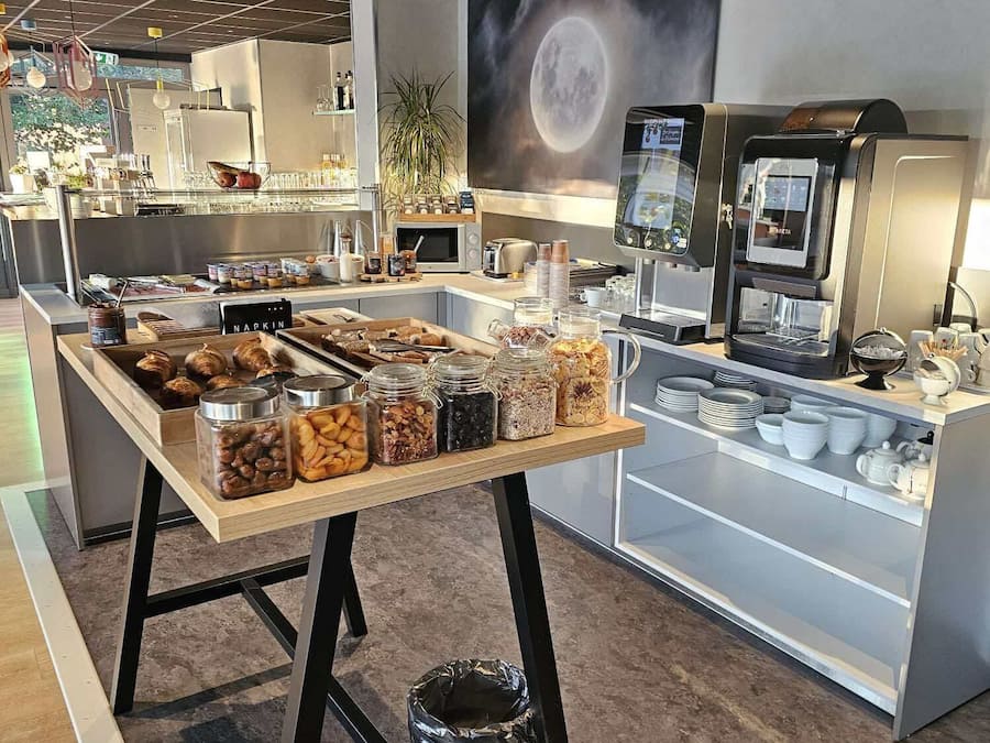 Buffet breakfast on weekdays (EUR 11.9 per person)