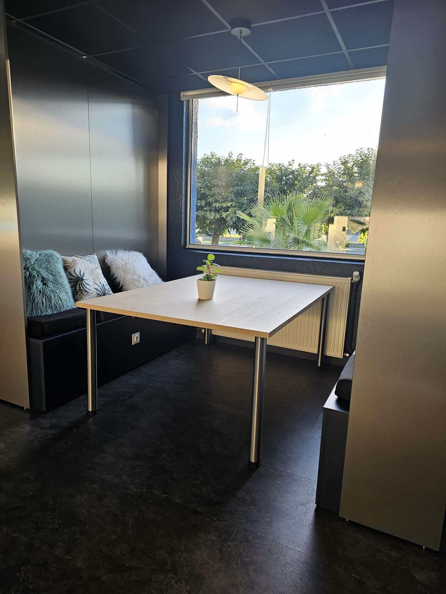 Lunch and dinner served, French cuisine