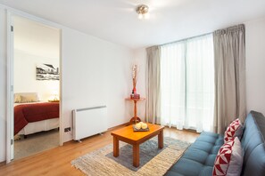 Double or Twin Room | 1 bedroom, premium bedding, pillow-top beds, individually furnished - Bellavista Apartments (Santiago)