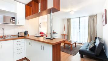 Double or Twin Room | Dapur peribadi | Peti sejuk, ketuhar gelombang mikro, ketuhar, pembancuh kopi/teh