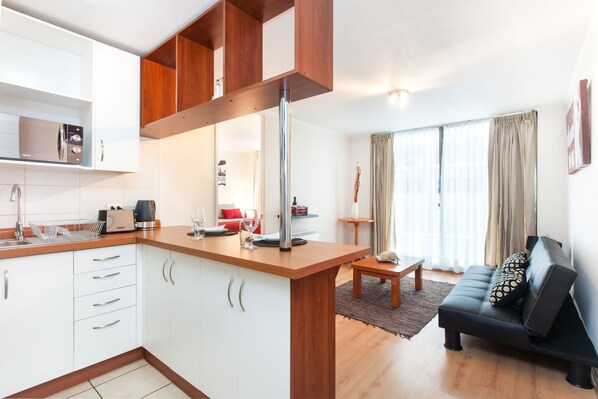 Double or Twin Room | Private kitchen - Bellavista Apartments (Santiago)