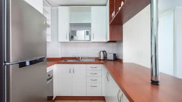 Fridge, microwave, oven, coffee/tea maker